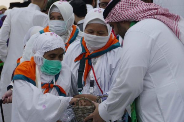 Jamaah Haji Indonesia Gelombang Dua Tiba di Jeddah dan Langsung Mengenakan Ihram
