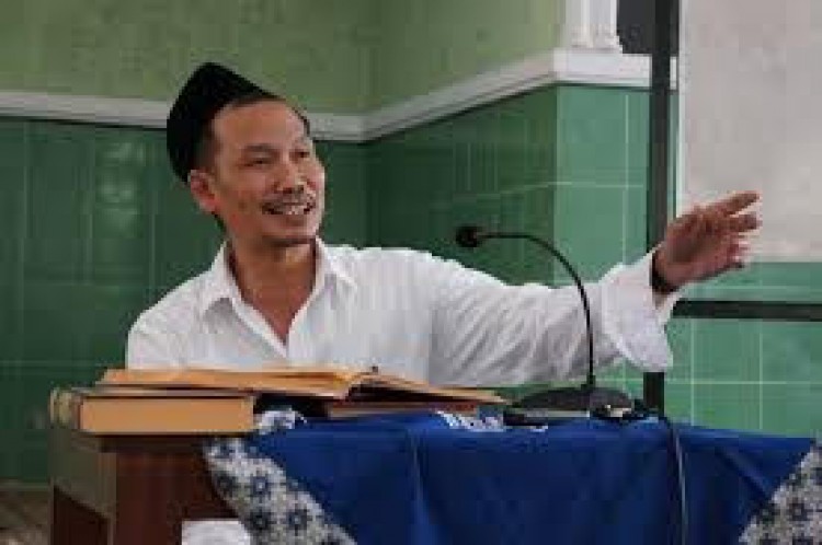 Ini Alasan Kenapa Gus Baha Tidak Pernah Berada di Podium Maupun Kursi