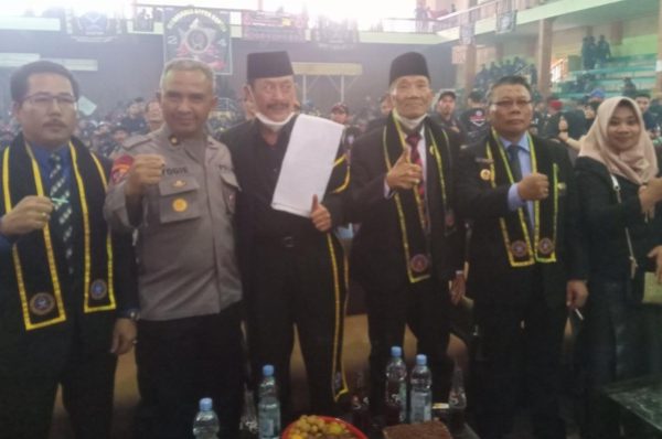 Abah Haji Tb. Dudung Sugriwa, semasa hidup dihormati dan dekat dengan semua kalangan.
