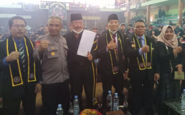 Abah Haji Tb. Dudung Sugriwa, semasa hidup dihormati dan dekat dengan semua kalangan.