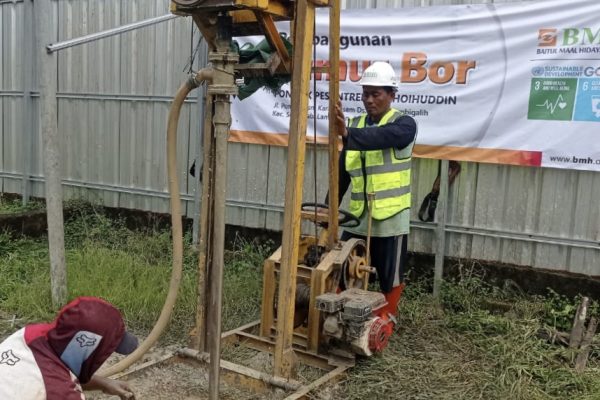 BMH Hadirkan Air Bersih untuk Santri Di Pelosok Lamongan Dan Pamekasan