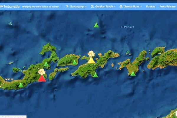 2 Gunung Di NTT Meletus Nyaris Bersamaan: Gunung Lewotobi Laki-Laki dan Gunung Ile Lewotolok